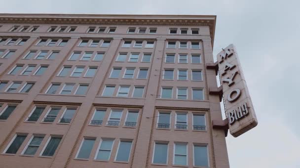 Mayo Building in Tulsa Downtown - TULSA-OKLAHOMA, 21 de outubro de 2017 — Vídeo de Stock