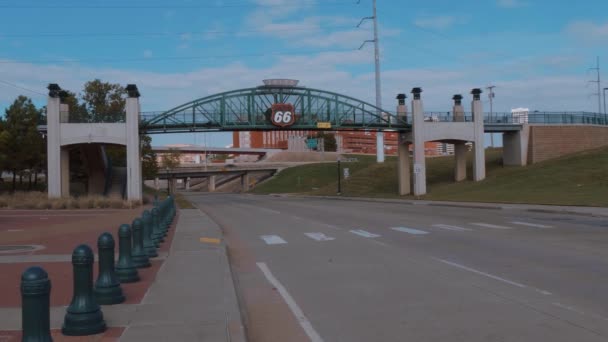 Historic Route 66 in Tulsa Oklahoma - TULSA-OKLAHOMA, OCTOBER 21, 2017 — Stock Video