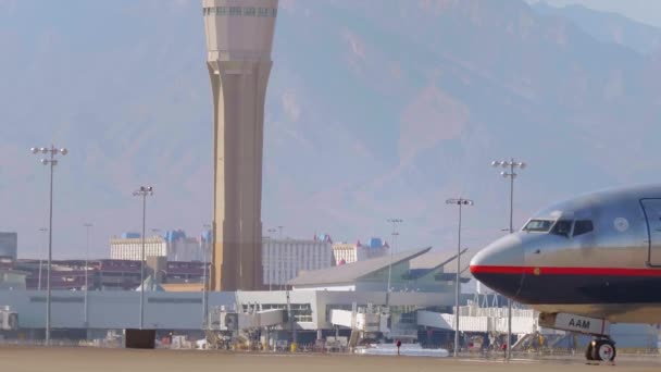 Aeropuerto McCarran en Las Vegas - muy ocupado todo el año - LAS VEGAS-NEVADA, 11 DE OCTUBRE DE 2017 — Vídeo de stock