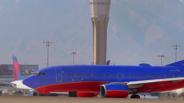 Verkeer op Las Vegas International Luchthaven - Las Vegas-Nevada, 11 oktober 2017 — Stockvideo