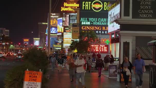 Famous Las Vegas Boulevard at night also called the Strip - LAS VEGAS-NEVADA, 11 Οκτωβρίου 2017 — Αρχείο Βίντεο