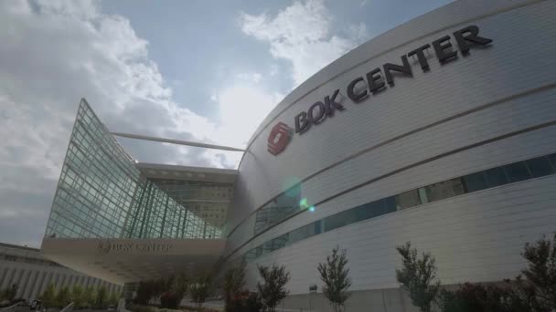Famous Bok Center in Tulsa - TULSA-OKLAHOMA, 21 Οκτωβρίου 2017 — Αρχείο Βίντεο