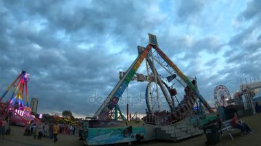 Tulsa, TULSA, OKLAHOMA 'daki Ekim Festivali' nde eğlenceli sürüş eğlenceleri 21 Ekim 2017
