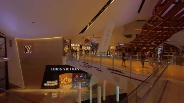 Kristallen Winkelcentrum Las Vegas - interieur schot - LAS VEGAS-NEVADA, OKTOBER 11, 2017 — Stockvideo