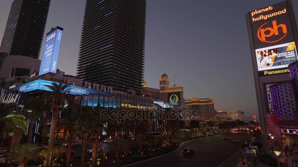 Cosmopolitan Hotel and Planet Hollywood at Las Vegas Strip - LAS VEGAS-NEVADA, 11 października 2017 — Wideo stockowe
