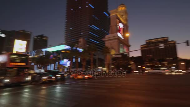 Beroemde Las Vegas Boulevard bij nacht - Las Vegas-Nevada, 11 oktober 2017 — Stockvideo