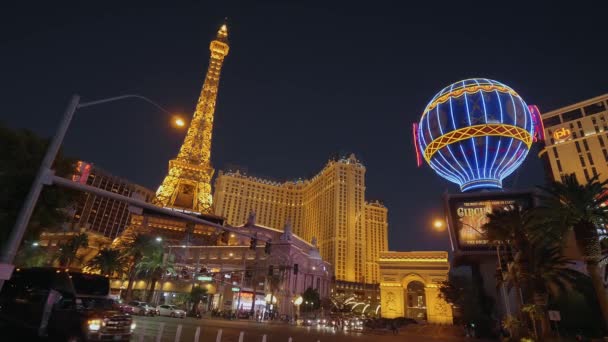 Paris Hotel e Torre Eiffel em Las Vegas - LAS VEGAS-NEVADA, OUTUBRO 11, 2017 — Vídeo de Stock