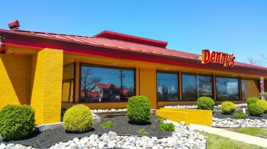 Dennys restoran ve ABD - Philadelphia Pennsylvania - 8 Nisan 2017 yılında Amerikan Diner