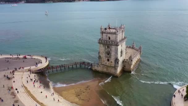 Berömda sevärdheter i Portugal - Belem Tower — Stockvideo