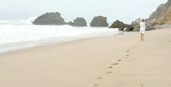 Wilde atlantische meerküste am adraga beach in portugal — Stockfoto