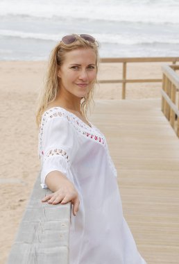 Plajda yaz tatili - tipik manzara