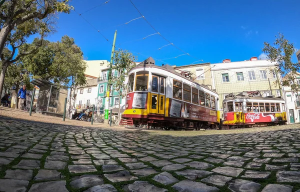 Historyczny tramwaj elektryczny w Lizbonie - Miasto Lizbona, Portugalia - 5 listopada 2019 — Zdjęcie stockowe