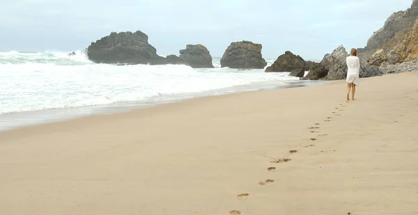 Costa costera del océano Atlántico en la playa de Adraga en Portugal —  Fotos de Stock