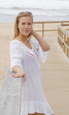 Plajda yaz tatili - tipik manzara