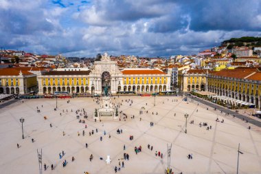 Lizbon 'daki Tagus Nehri üzerindeki hava manzarası - Tejo Lisboa
