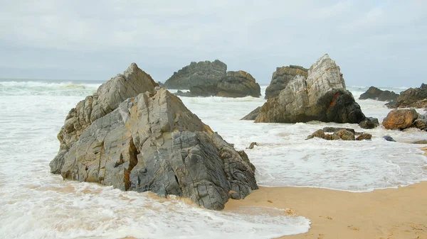 Atlantkusten vid Adraga Beach i Portugal — Stockfoto