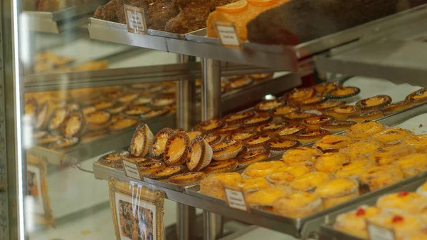 Известный кремовый пирог из Лиссабона под названием Pasteis de Nata — стоковое фото