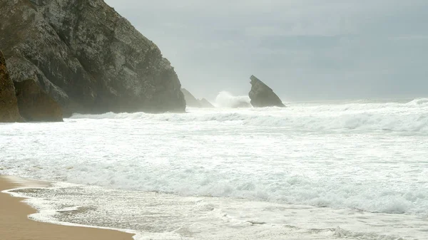 Atlantkusten vid Adraga Beach i Portugal — Stockfoto