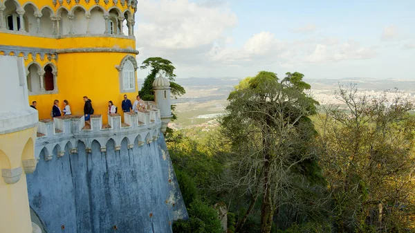 Edifícios coloridos do Palácio Nacional da Pena em Sintra — Fotografia de Stock