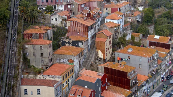 O bairro histórico do Porto em Portugal - CIDADE DE PORTO, PORTUGAL - OUTUBRO 16, 2019 — Fotografia de Stock