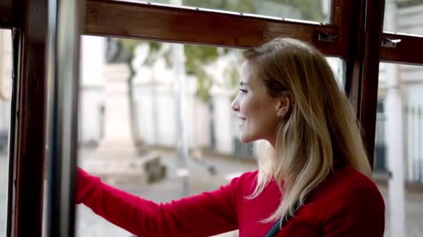 Prachtige Vrouw Lissabon Alfama Een Zonnige Dag Lissabon Portugal Oktober — Stockvideo