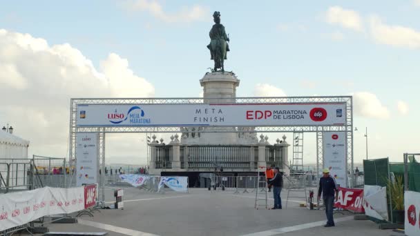 Marathon de Lisbonne - porte d'arrivée - VILLE DE LISBONNE, PORTUGAL - 15 OCTOBRE 2019 — Video