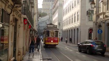 Lizbon, Portekiz 'deki ünlü tramvayın gündüz çekimleri 15 Ekim 2019