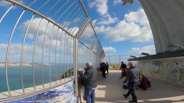 Vue Journalière Des Touristes Faisant Des Photos Des Rues Lisbonne — Video