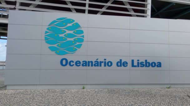 Lisbon aquarium namens oceanario de lisboa im park der nationen - stadt lisbon, portugal - 5. november 2019 — Stockvideo