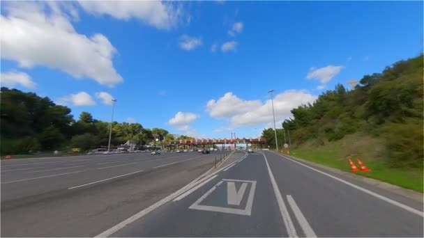 驾车通过里斯本的一个收费站-通过佛得角收费站-葡萄牙里斯本市- 2019年11月5日 — 图库视频影像