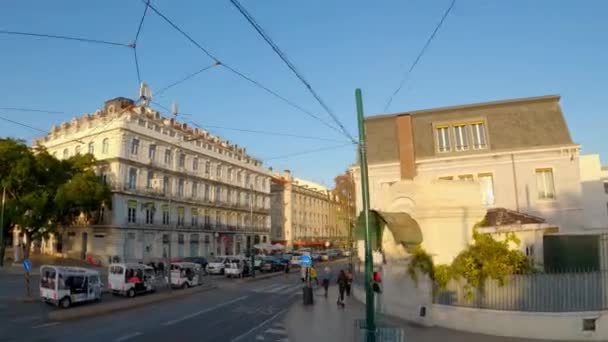 人们在里斯本街上散步的时间 — 图库视频影像