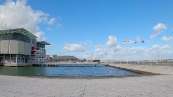 Aquário de Lisboa chamado Oceanário de Lisboa no Parque das Nações - CIDADE DE LISBOA, PORTUGAL - NOVEMBRO 5, 2019 — Vídeo de Stock