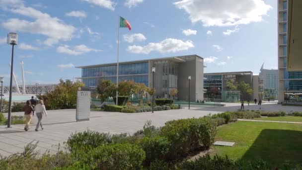 Campus de Justicia en el Parque de las Naciones en Lisboa - CIUDAD DE LISBOA, PORTUGAL - 5 DE NOVIEMBRE DE 2019 — Vídeo de stock