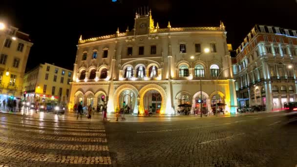 リスボンの歴史的なアルファマ地区での夜の生活 タイムラプス映像 — ストック動画