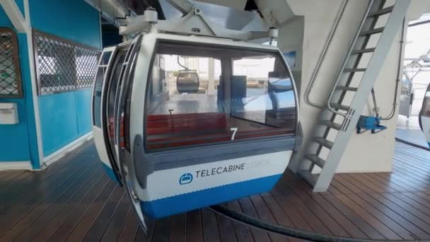 Teleferic Cable Car in Lisbon Park of Nations - City Of Lisbon, Portugalsko - 5. listopadu 2019 — Stock video