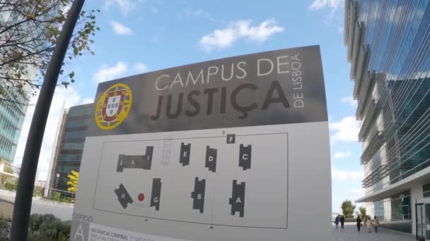 Campus of Justice vid Nationernas park i Lissabon - Lissabons stad, Portugal - 5 november 2019 — Stockvideo