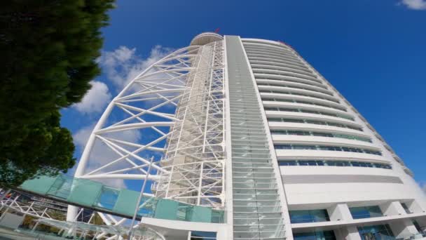Vasco Gama Tower Myriad Hotel Parku Národů Lisabonu Lisabon Portugalsko — Stock video