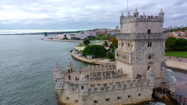 Belem Tower Lissabon Een Beroemd Monument Stad Luchtfoto Drone Beelden — Stockvideo