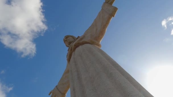 Közelkép Krisztus Szobor Dombon Lisszabon Almada Nevű Cristo Rei Utazási — Stock videók