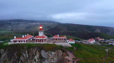 Portekiz 'de deniz feneriyle Cabo da Roca' nın yukarıdan görünüşü çok ünlüdür.