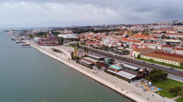 Widok Lotu Ptaka Zabytkową Dzielnicę Alfama Lizbonie Zdjęcia Lotnicze Dronów — Wideo stockowe