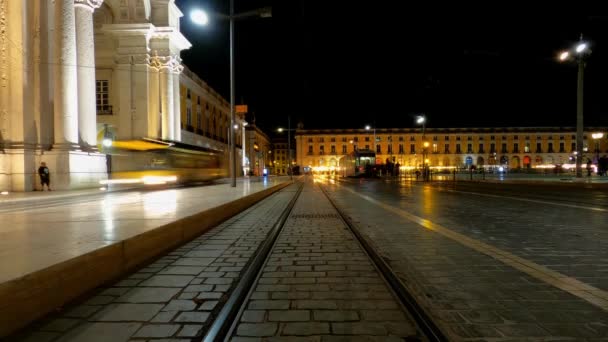 Город Лисбон ночью - снимок времени — стоковое видео