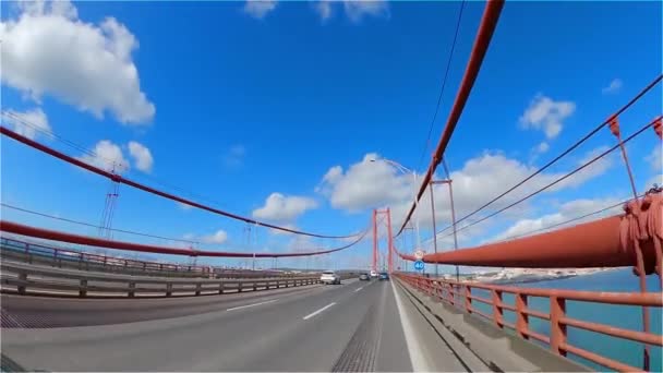 Cavalcare Attraverso Ponte Rio Sul Fiume Tejo Lisbona Dall Alto — Video Stock