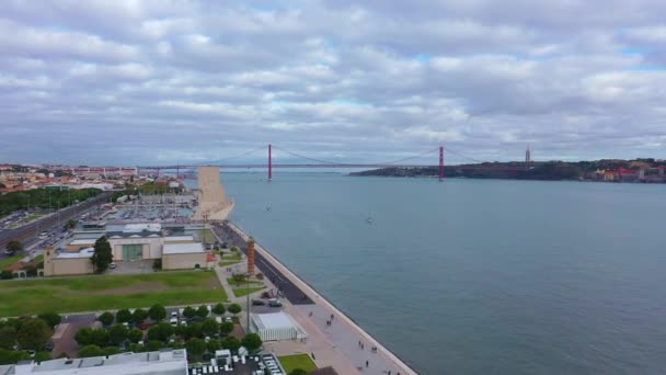 Tagesaufnahmen Der Rio Brücke Über Den Fluss Tejo Lissabon Von — Stockvideo