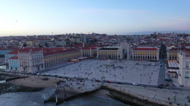 Заоблачные Кадры Дня Августовских Ворот Торговой Площади Лиссабоне Сверху Praca — стоковое видео