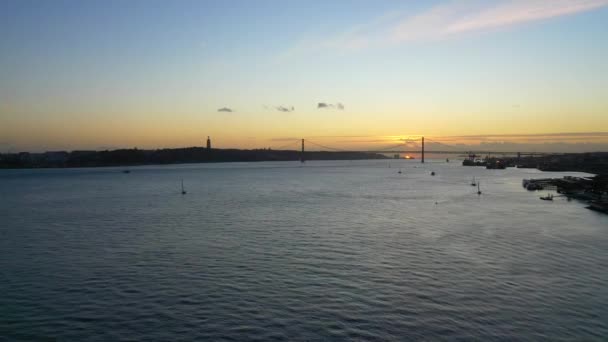 Vasco Gama Bron Över Floden Tejo Lissabon Kvällsfilm Lissabon Portugal — Stockvideo