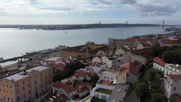 Luftaufnahme Über Das Historische Alfama Viertel Von Lisbon Drohnenaufnahmen Aus — Stockvideo