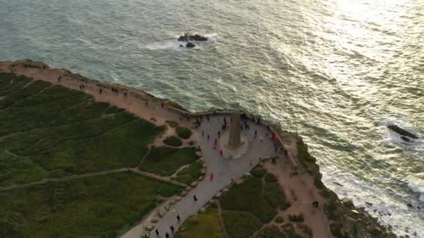 Cabo da Roca com o seu farol é um marco famoso em Portugal — Vídeo de Stock