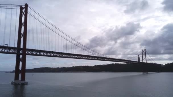 Tagesaufnahmen Der Rio Brücke Über Den Fluss Tejo Lissabon Von — Stockvideo