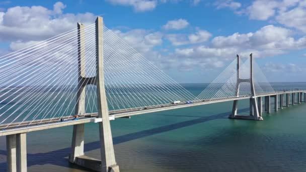 Tagesaufnahmen Der Berühmten Vasco Gama Brücke Über Den Tejo Lissabon — Stockvideo